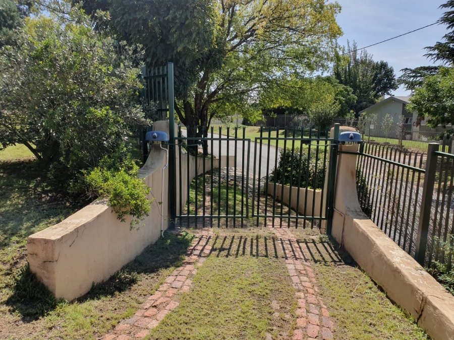 4 Bedroom Property for Sale in Hospitaalheuwel Free State